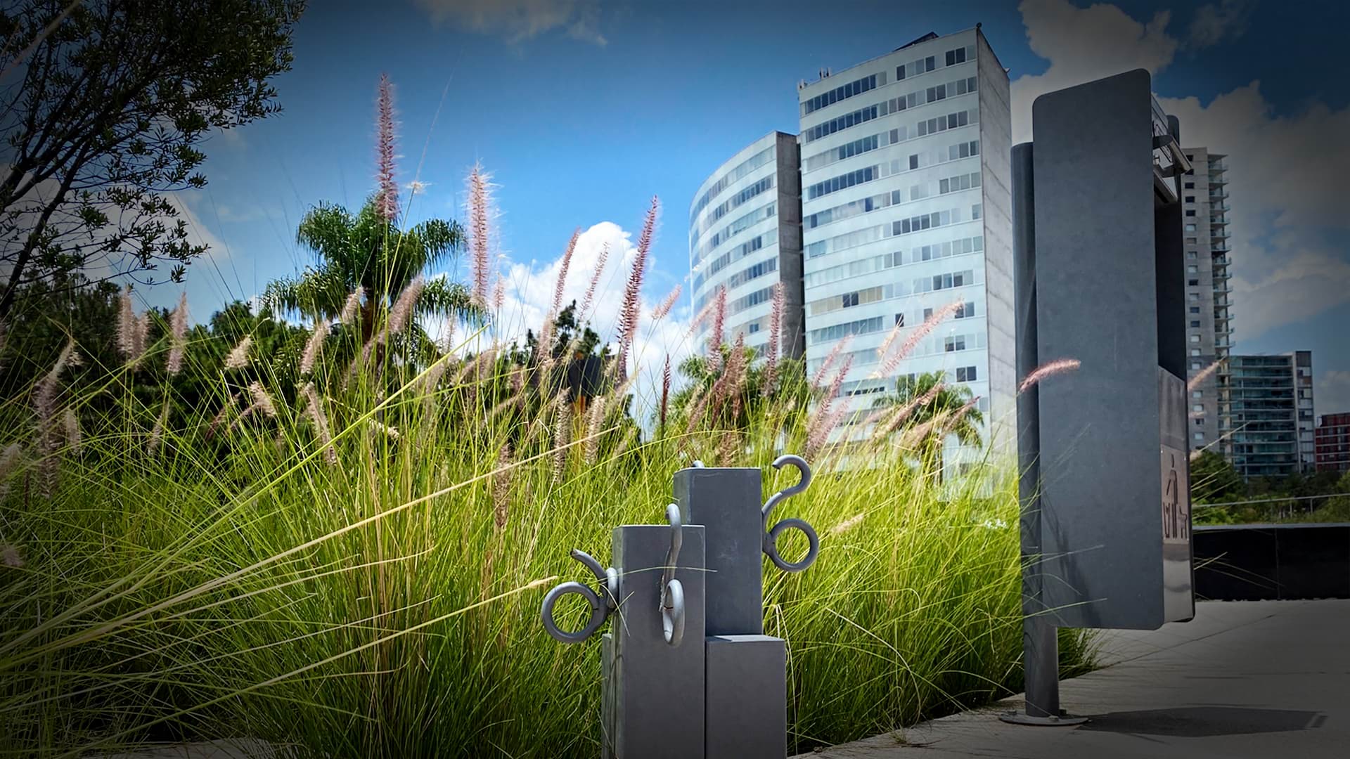 Equipamiento urbano para desarrollos y complejos residenciales