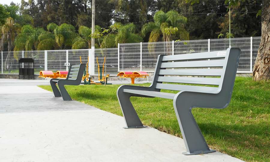 Bancas urbanas metálicas con respaldo